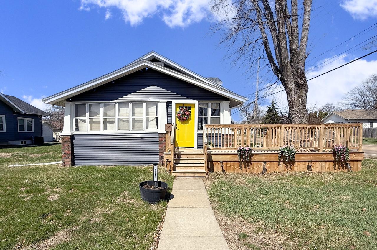 621 24th Ave., Moline, IL 61265