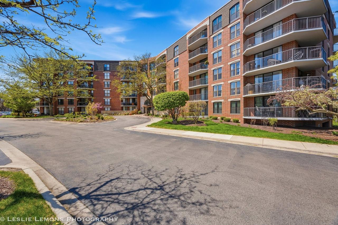 511 Aurora Ave. #313, Naperville, IL 60540