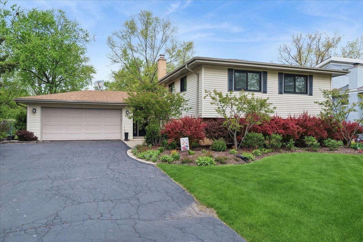 122 Mulberry Rd., Deerfield, IL 60015