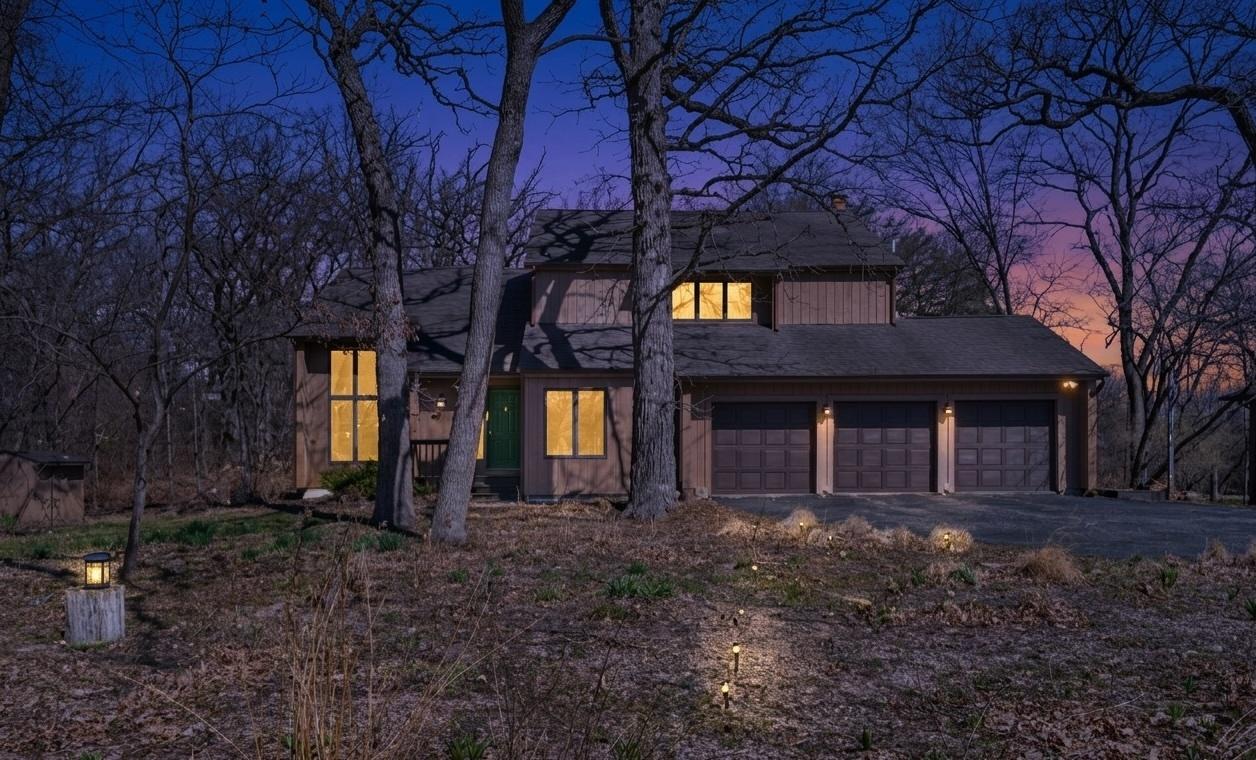 29W256 Oak Ln., West Chicago, IL 60185