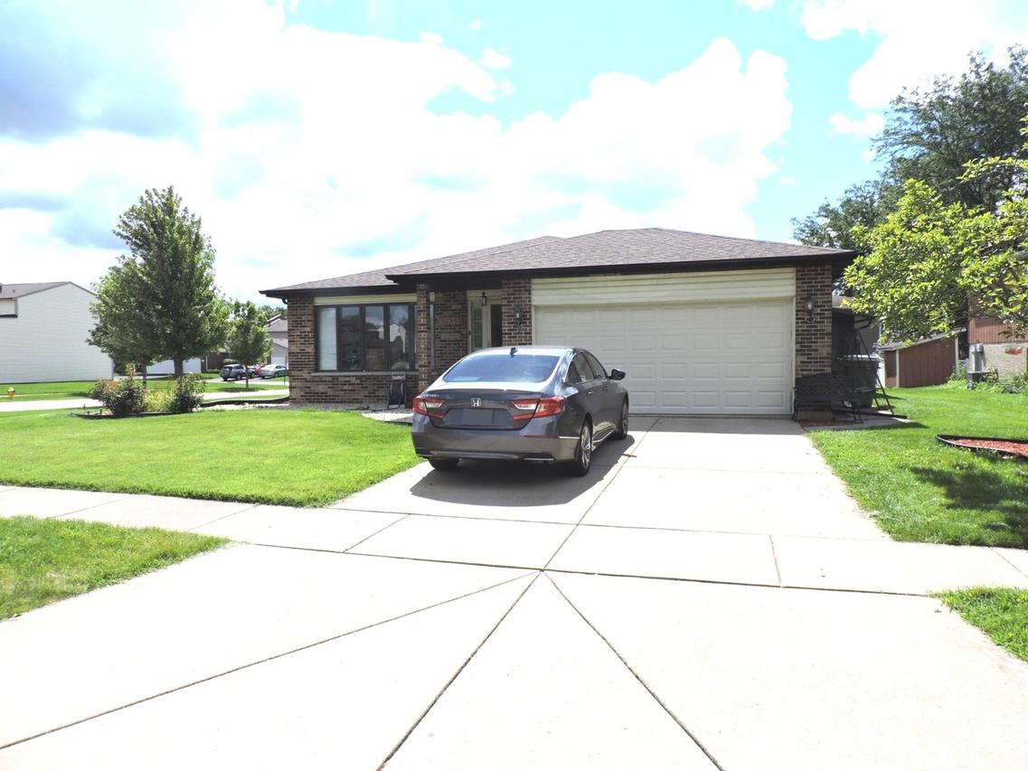 6931 Coachwood Tr., Tinley Park, IL 60477