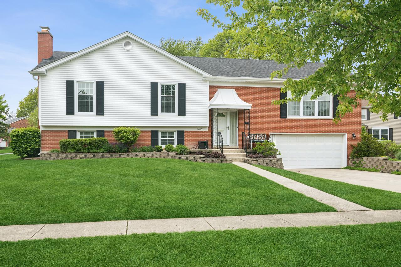 1000 W Hunting Dr., Palatine, IL 60067