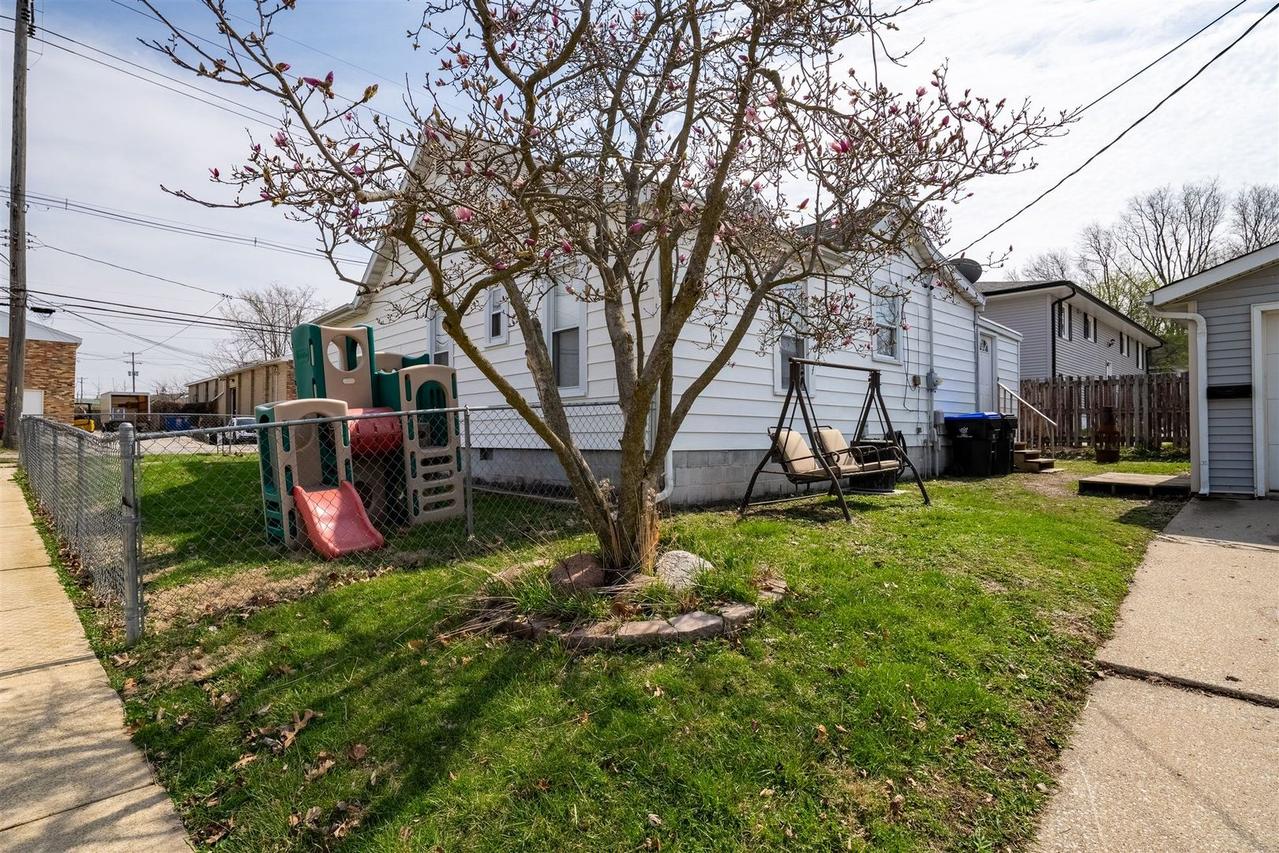 1101 Bunn St., Bloomington, IL 61701