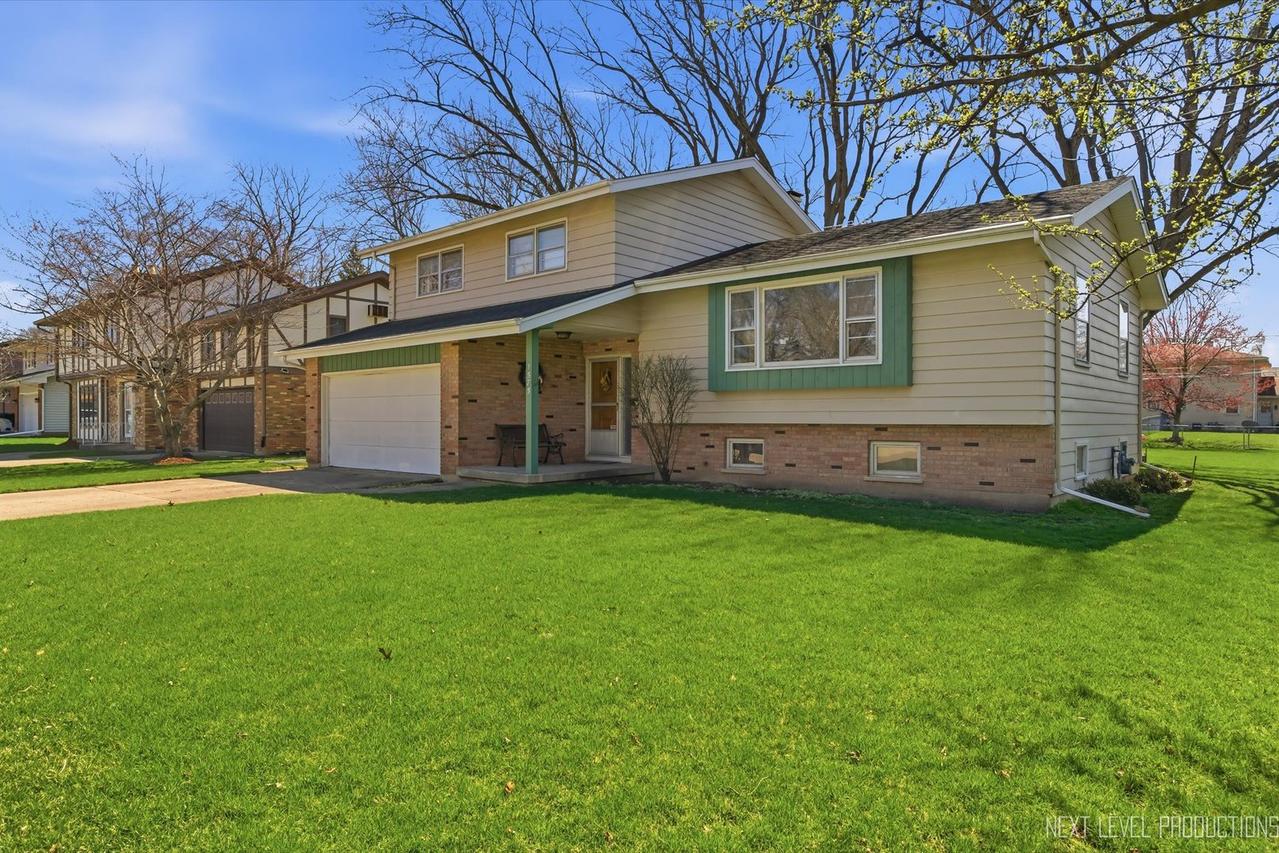 1575 Lin Lor Ln., Elgin, IL 60123