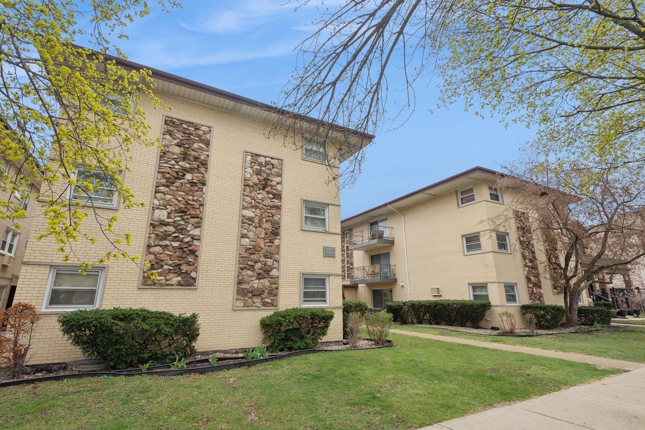 4229 N Kedvale Ave. #3B, Chicago, IL 60641