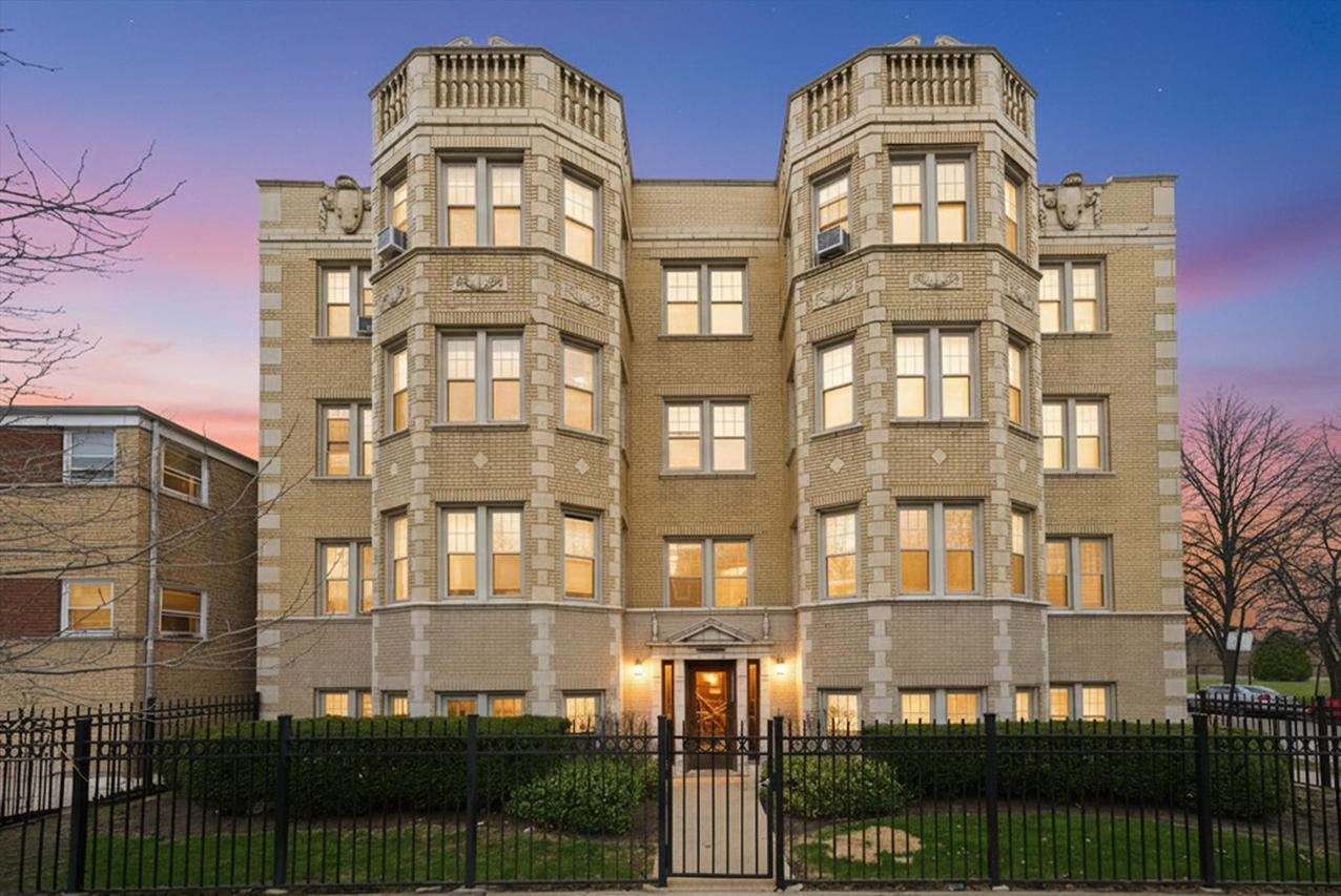 6205 N Oakley Ave. #2, Chicago, IL 60659