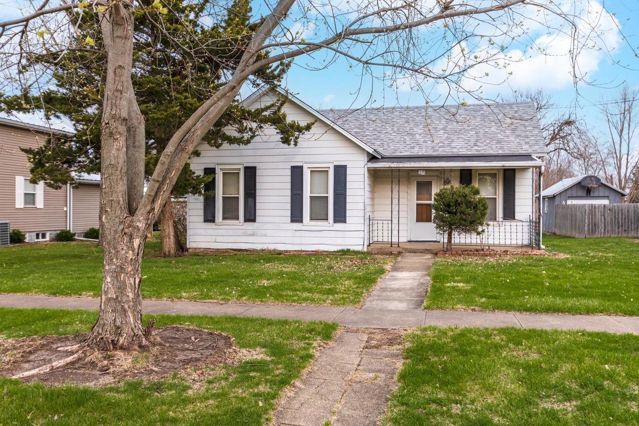 214 W Owsley St., Chenoa, IL 61726