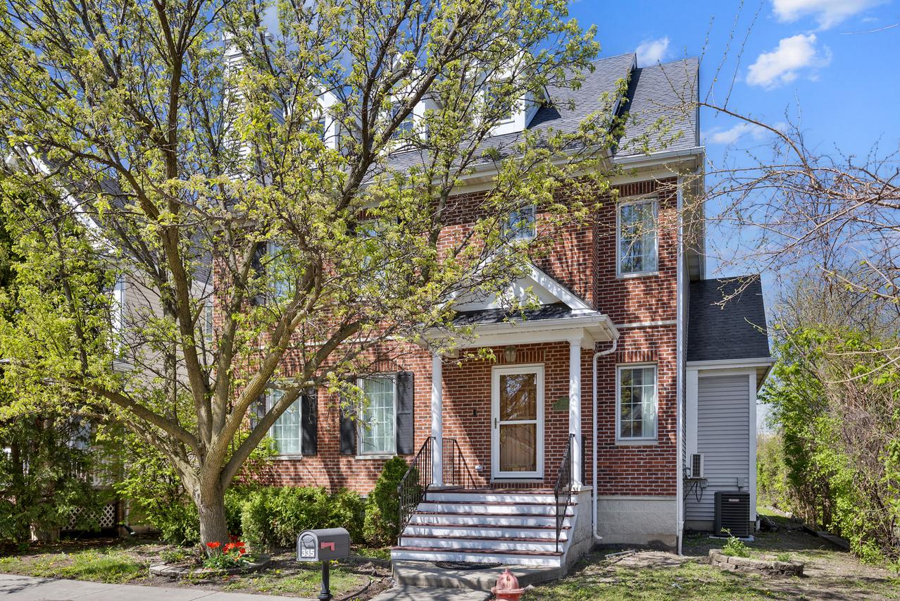 335 W Carriage Ln., Bensenville, IL 60106