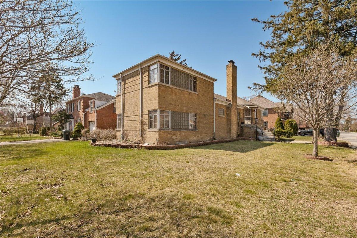 6956 N Kenton Ave., Lincolnwood, IL 60712
