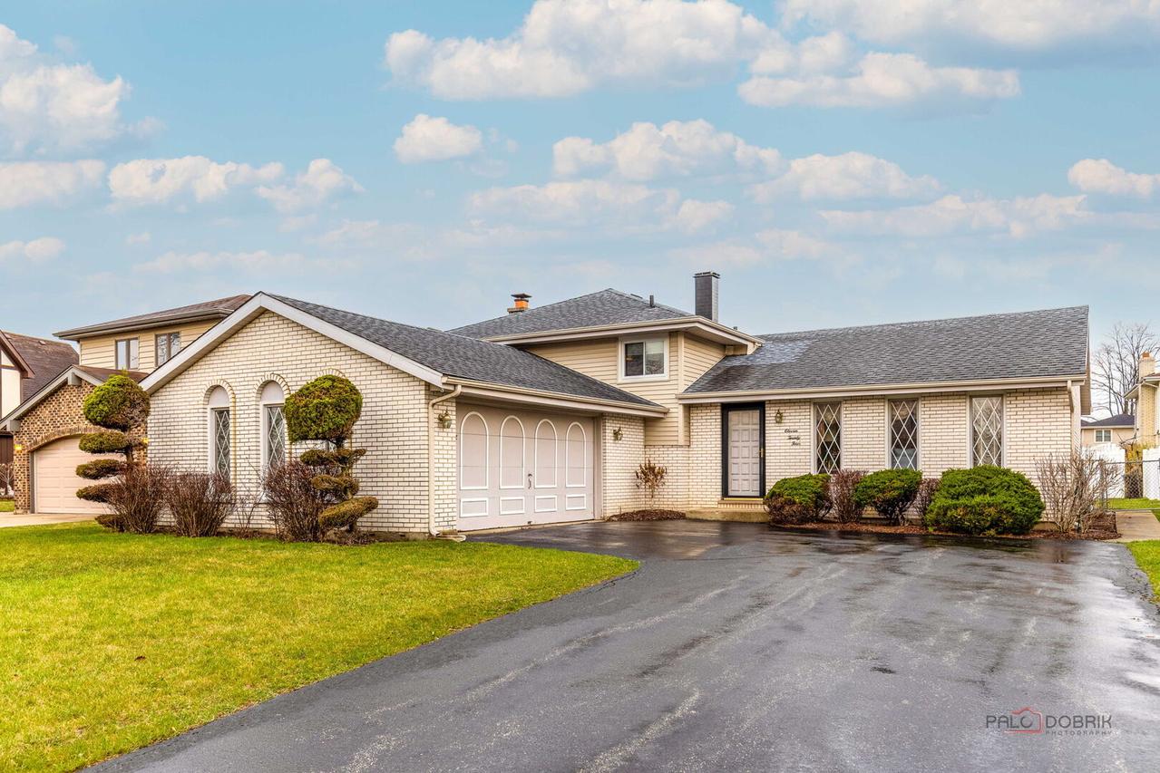 1124 N Anvil Ct., Addison, IL 60101