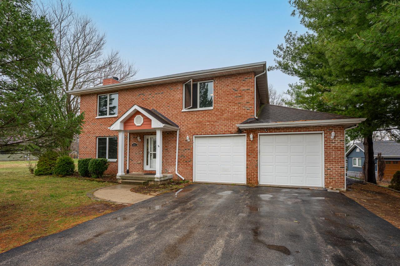 206 Griffin Pl., Poplar Grove, IL 61065