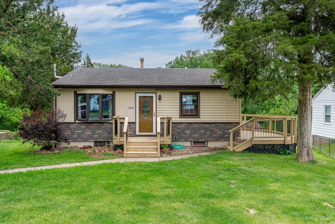 642 8th St., Silvis, IL 61282