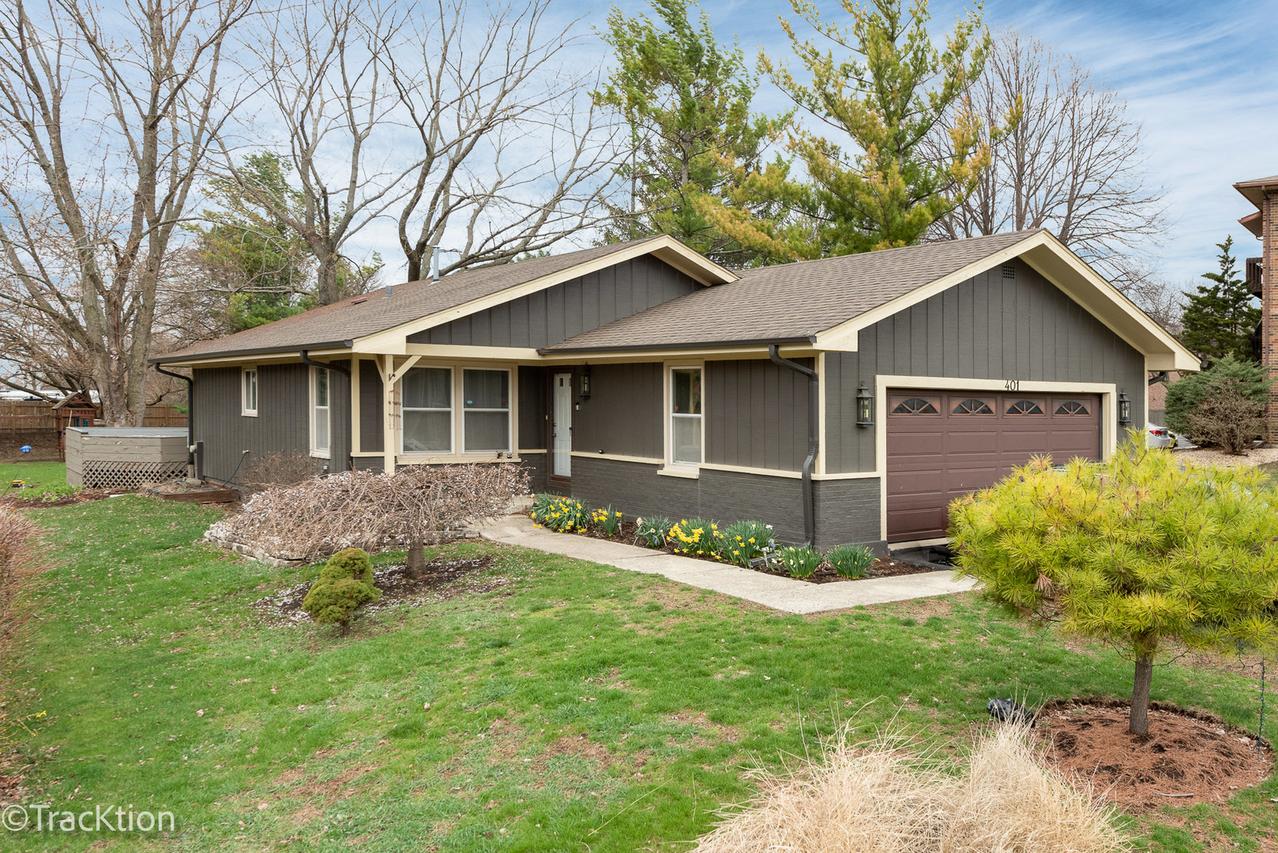 401 S Whispering Hills Dr., Naperville, IL 60540