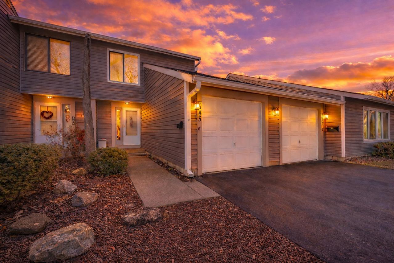 545 Alton Ct., Carol Stream, IL 60188