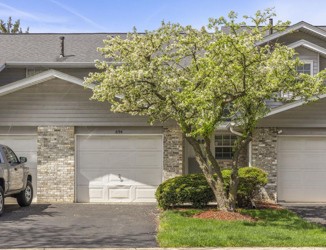 694 N Tamarac Blvd., Addison, IL 60101