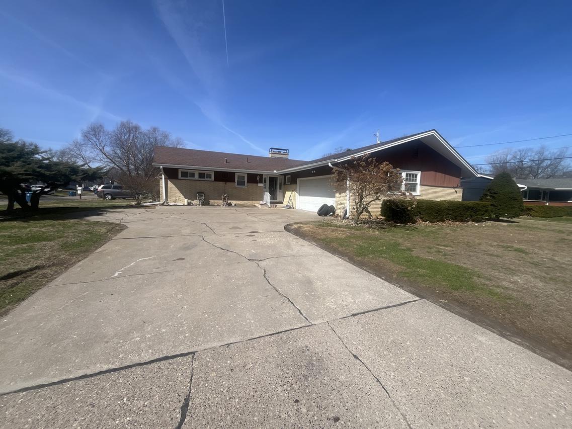 4019 5th St., East Moline, IL 61244