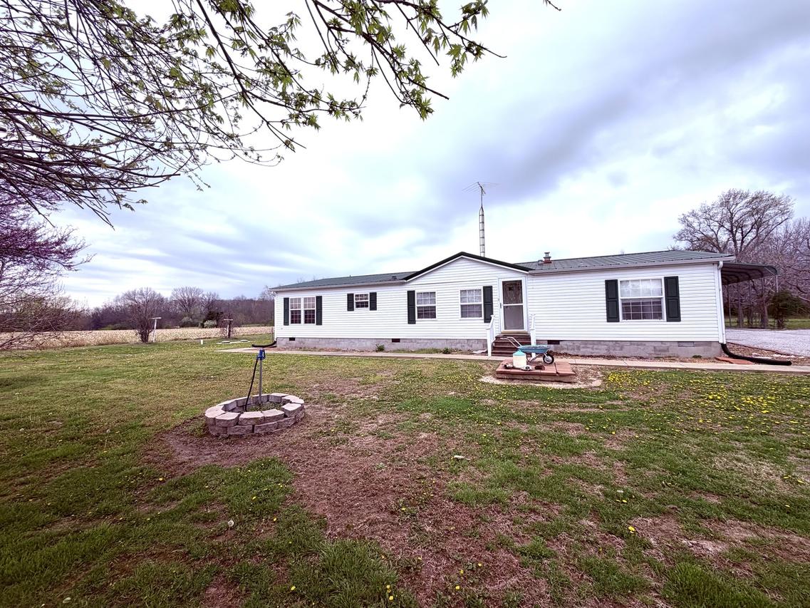 22987 N Post Oak Ln., Walnut Hill, IL 62893