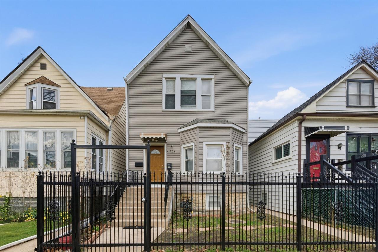 4706 W Berenice Ave., Chicago, IL 60641