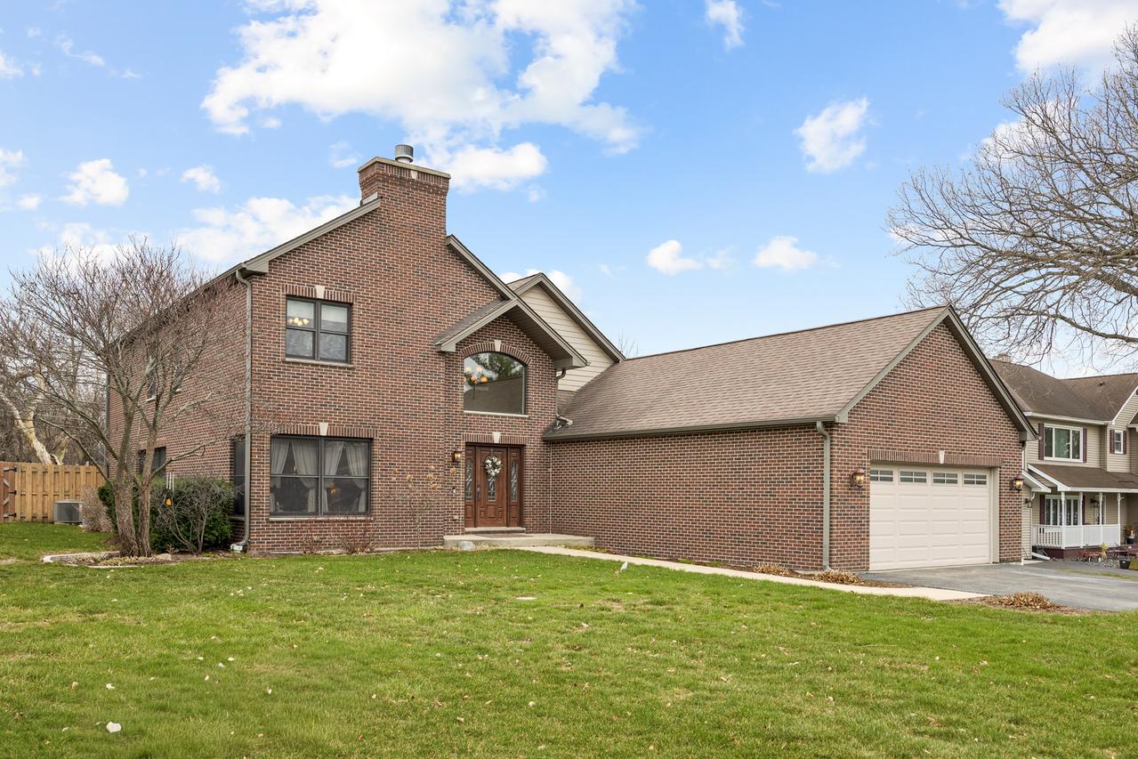 23w531 W Walnut St., Roselle, IL 60172