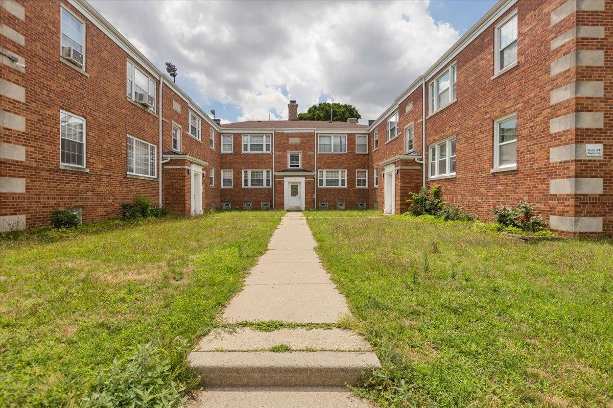 2133 W Highland Ave. #2, Chicago, IL 60659