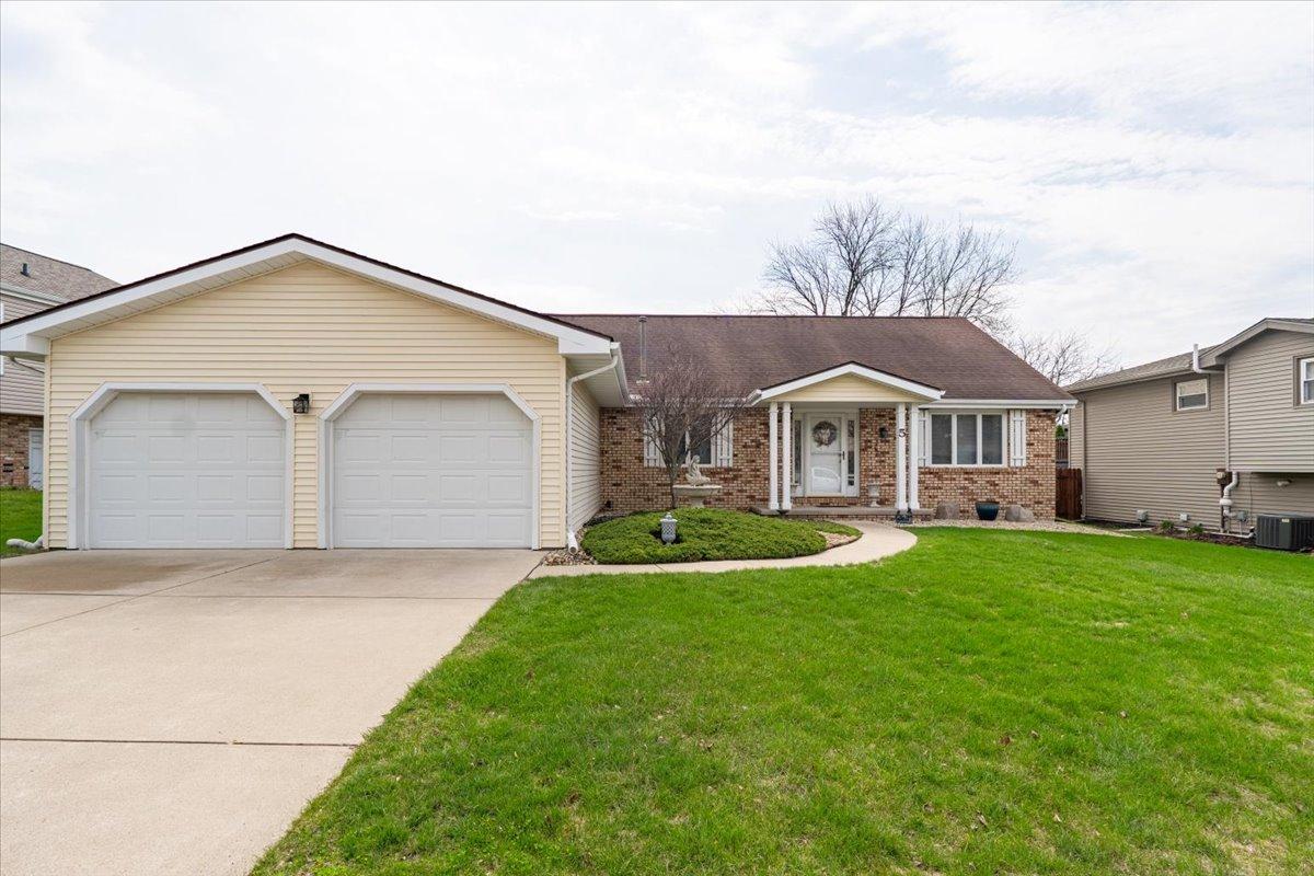 5 Devon Rd., Bloomington, IL 61704