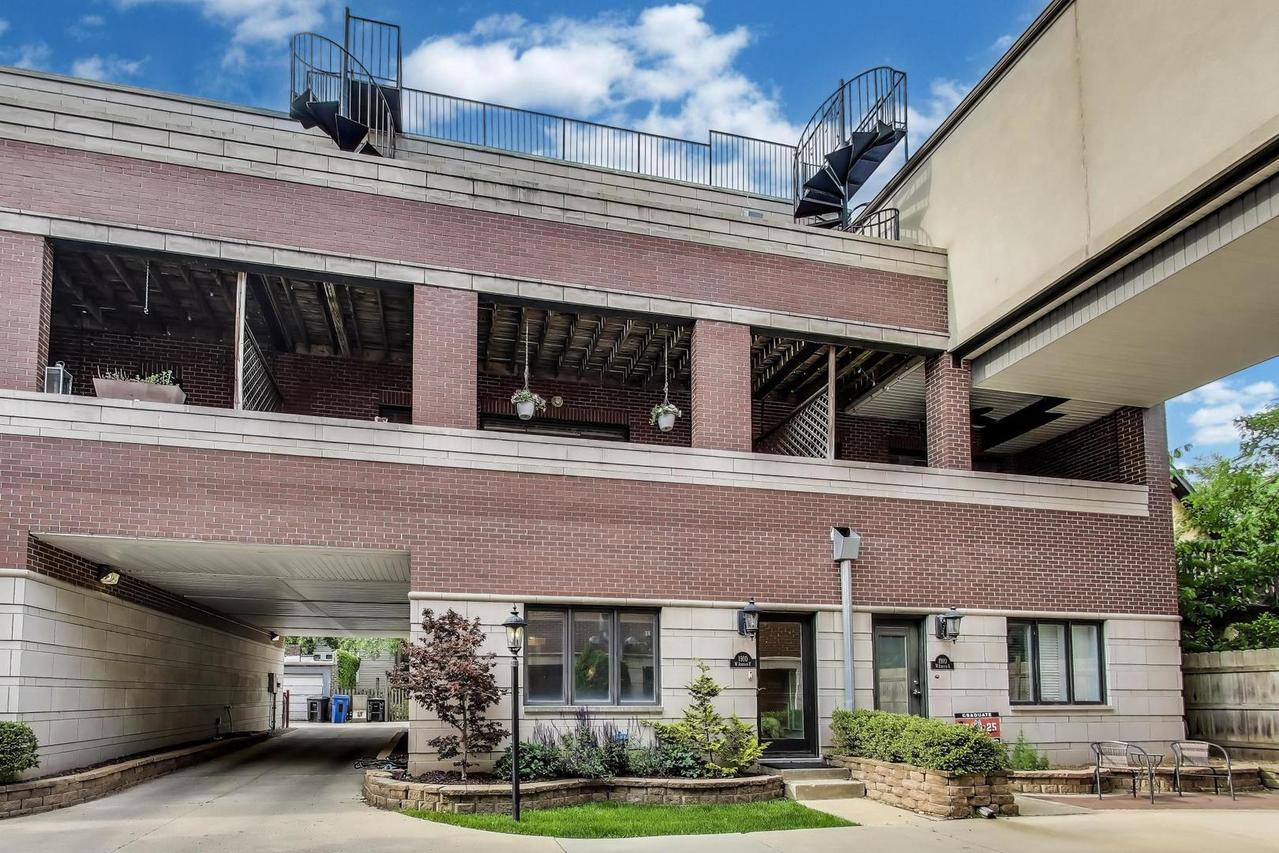 1910 W Addison St. #F, Chicago, IL 60613