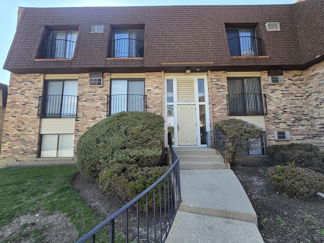 160 S Waters Edge Dr. #302, Glendale Heights, IL 60139