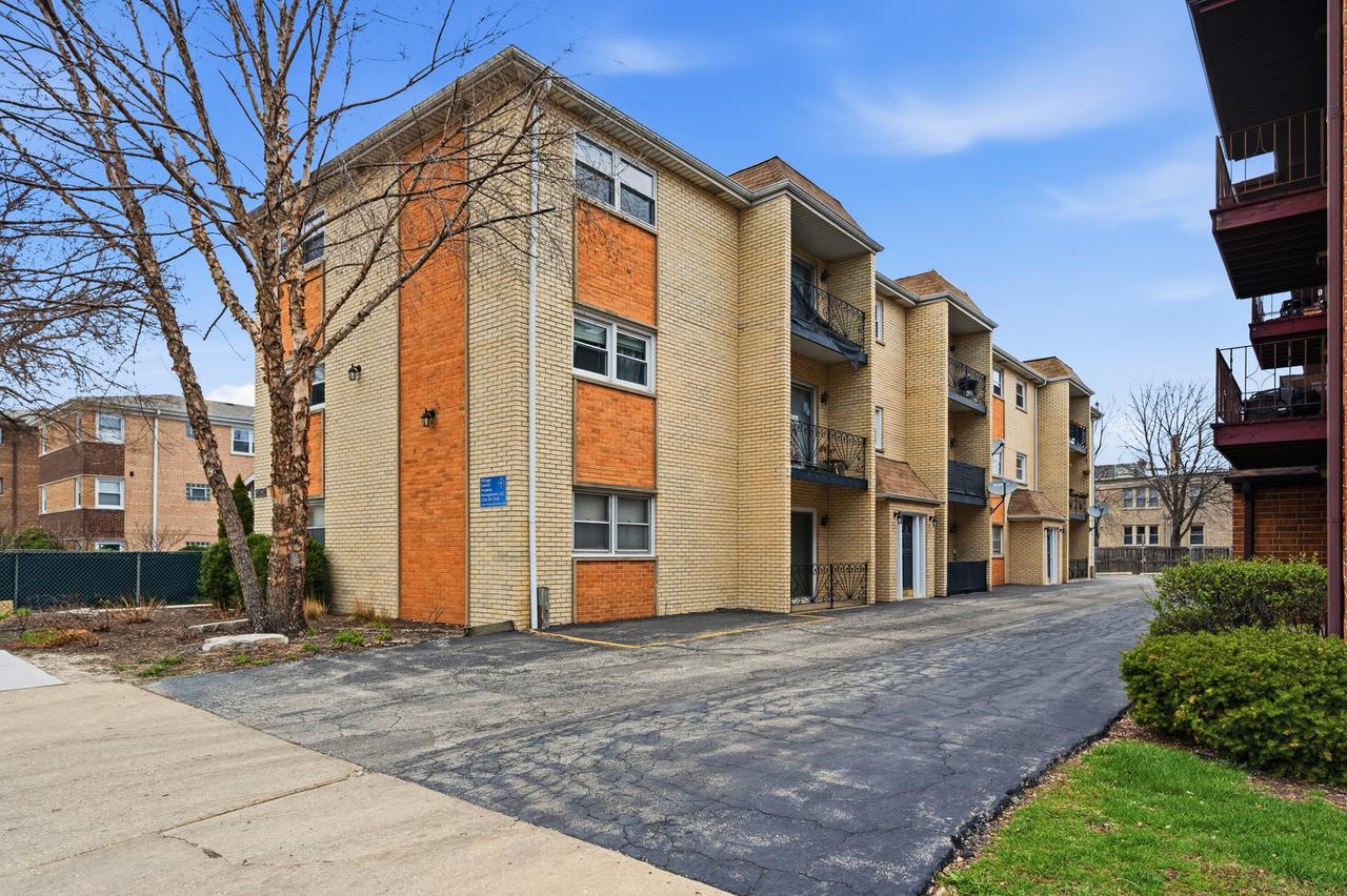 5979 N Northwest Hwy. #103, Chicago, IL 60631