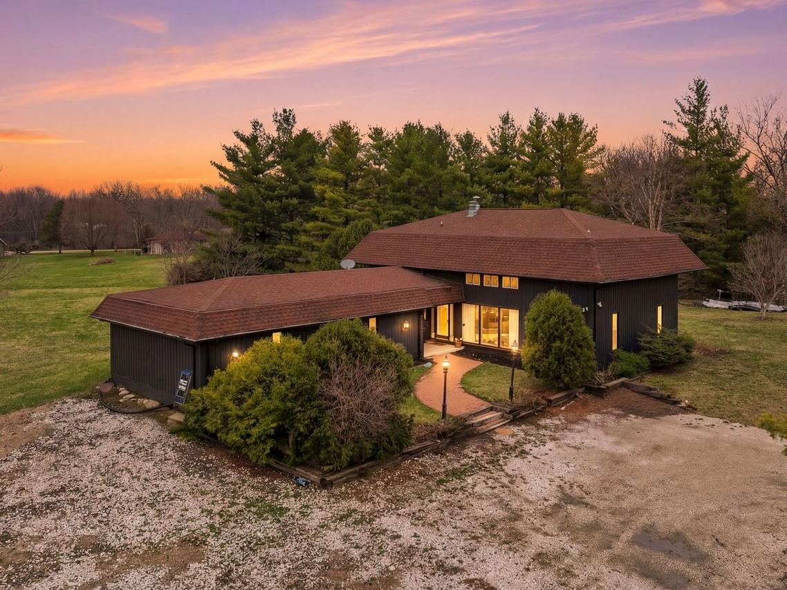 6225 Lakewood Dr., Marengo, IL 60152