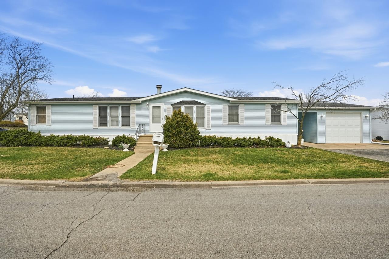 1 Swallow Ln., Beecher, IL 60401