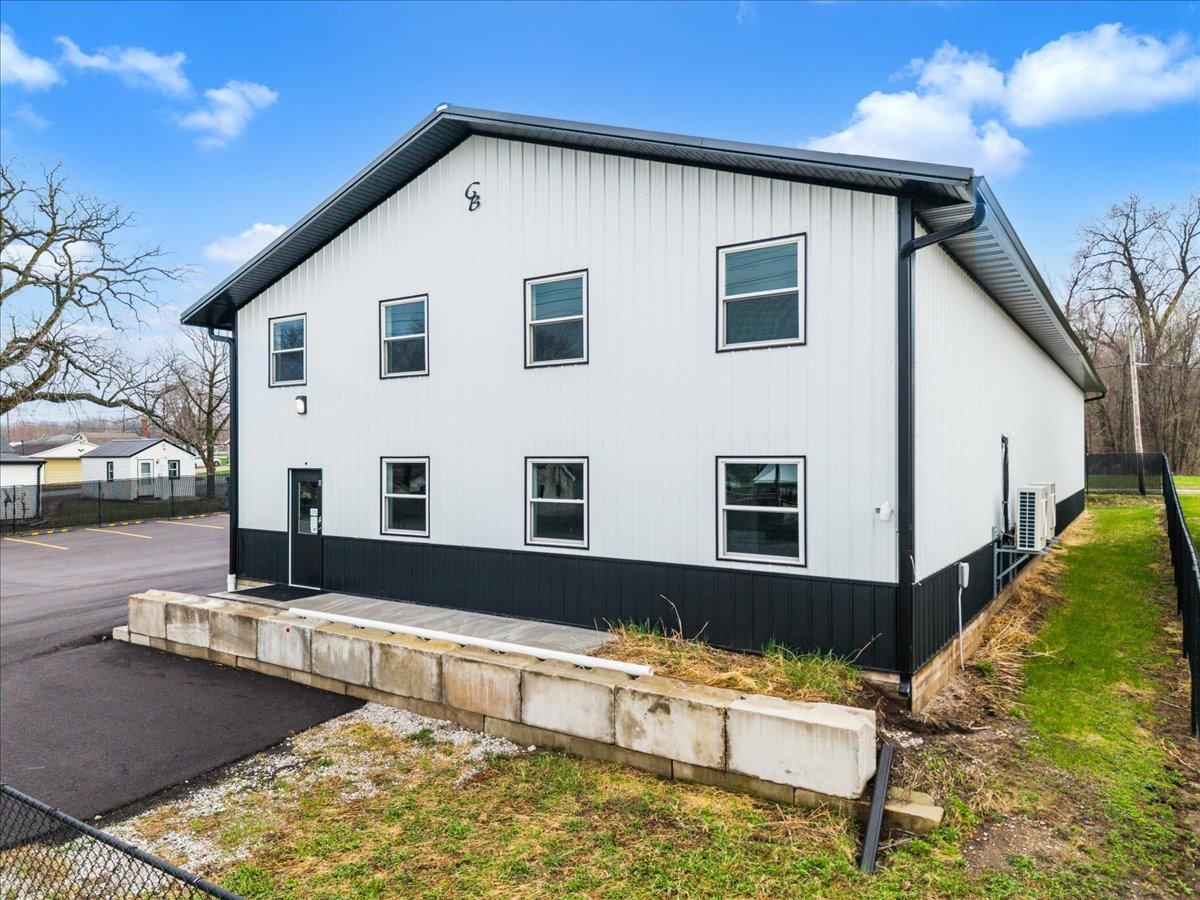 602 2nd St., Andalusia, IL 61232