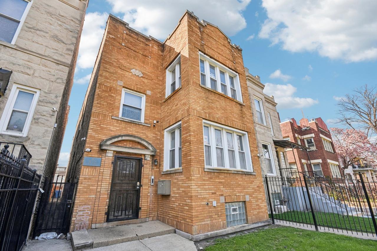 412 N Pine Ave., Chicago, IL 60644