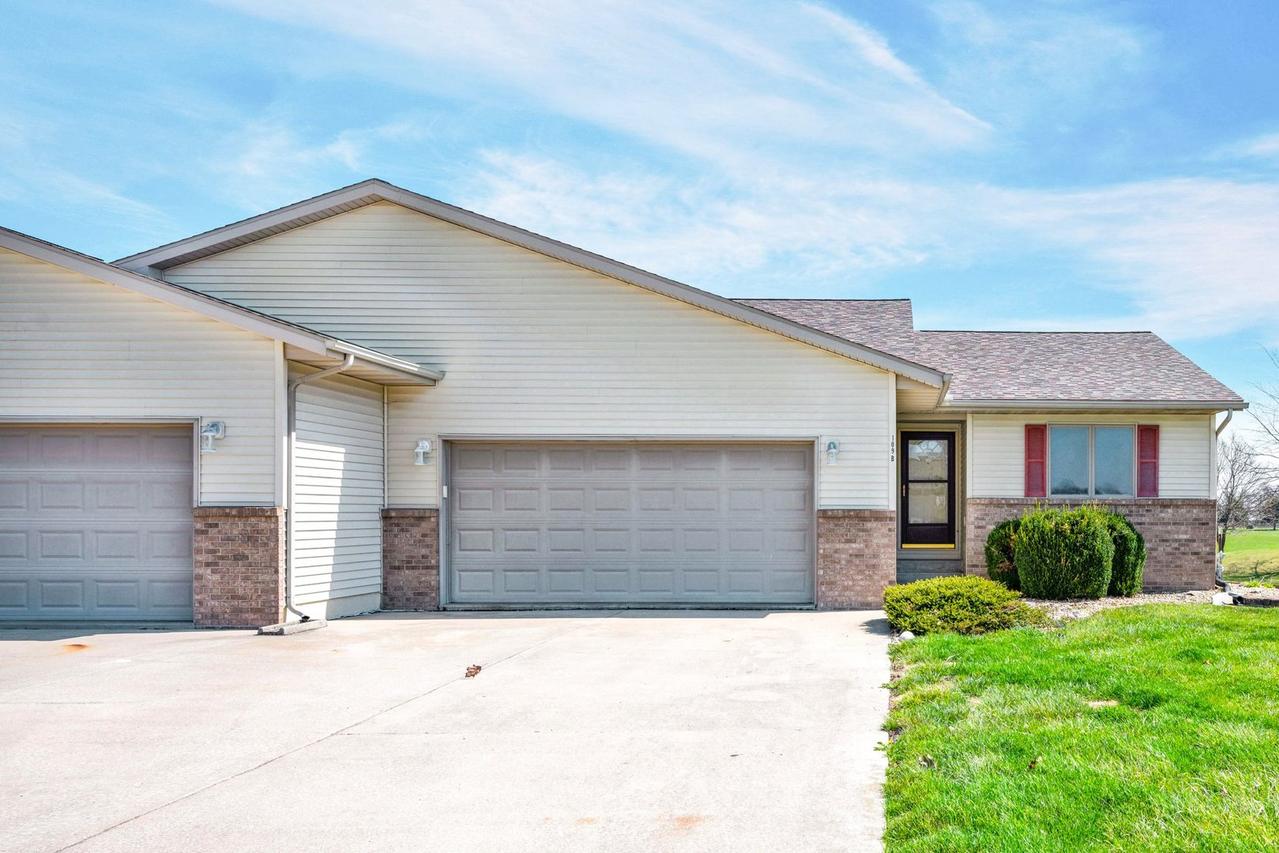 109 E Lake Ct. #B, Atlanta, IL 61723
