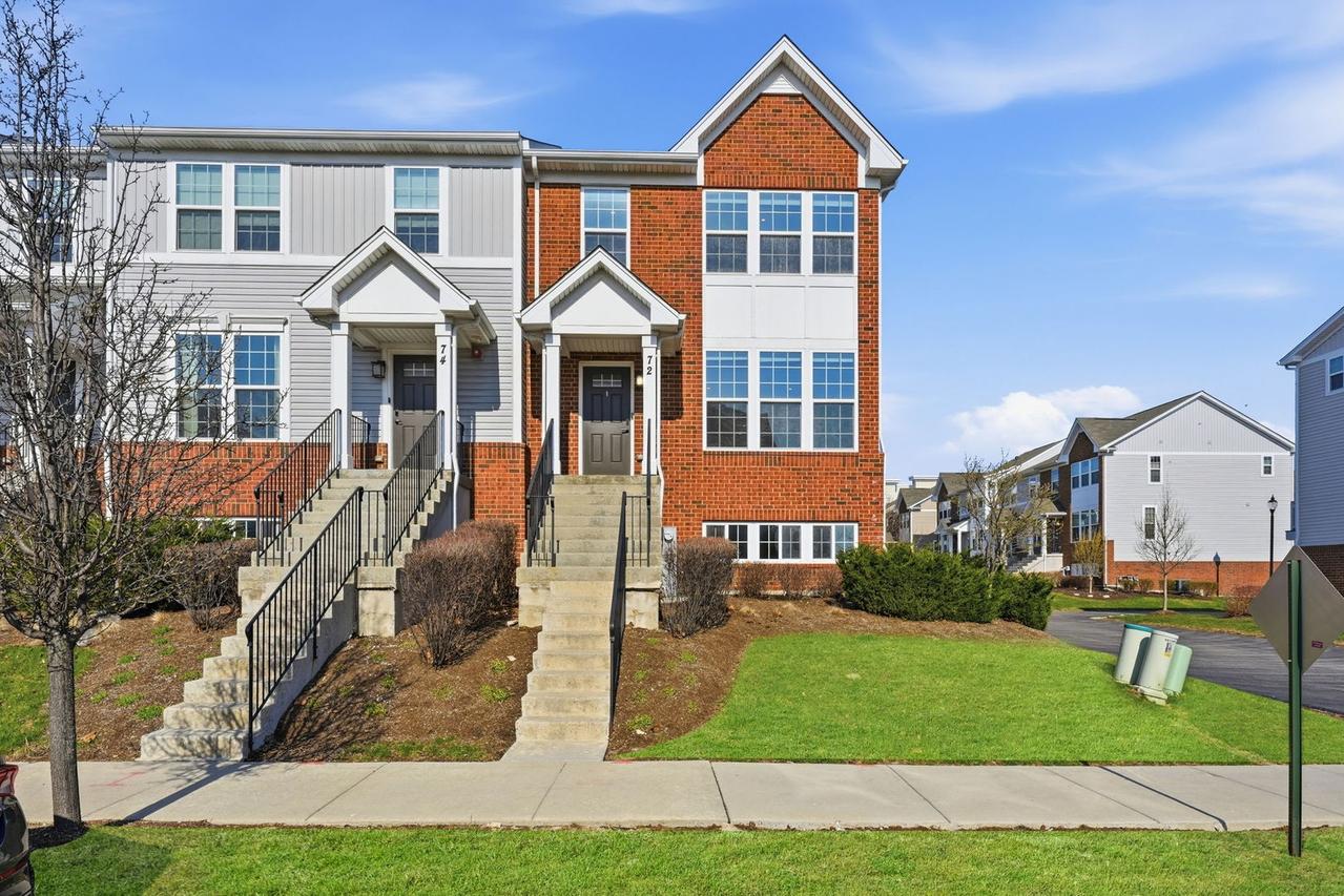 72 Nicholas Dr., Des Plaines, IL 60016