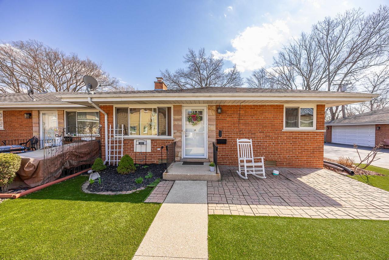 730 Beach Ave. #4, La Grange Park, IL 60526