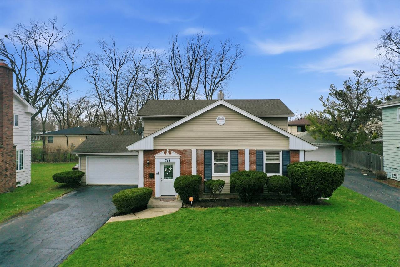 748 Ash St., Flossmoor, IL 60422