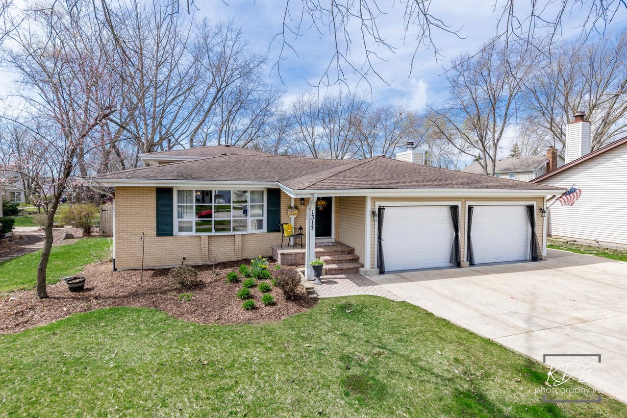 1317 Carol Ln., Naperville, IL 60565