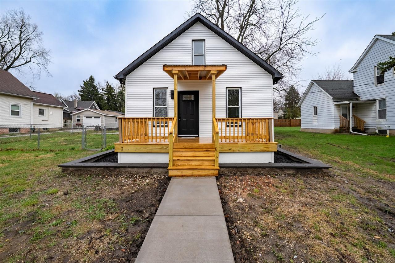 1022 W Taylor St., Bloomington, IL 61701