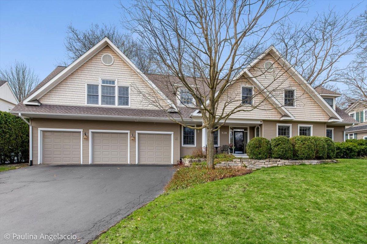 528 S Cook St., Barrington, IL 60010