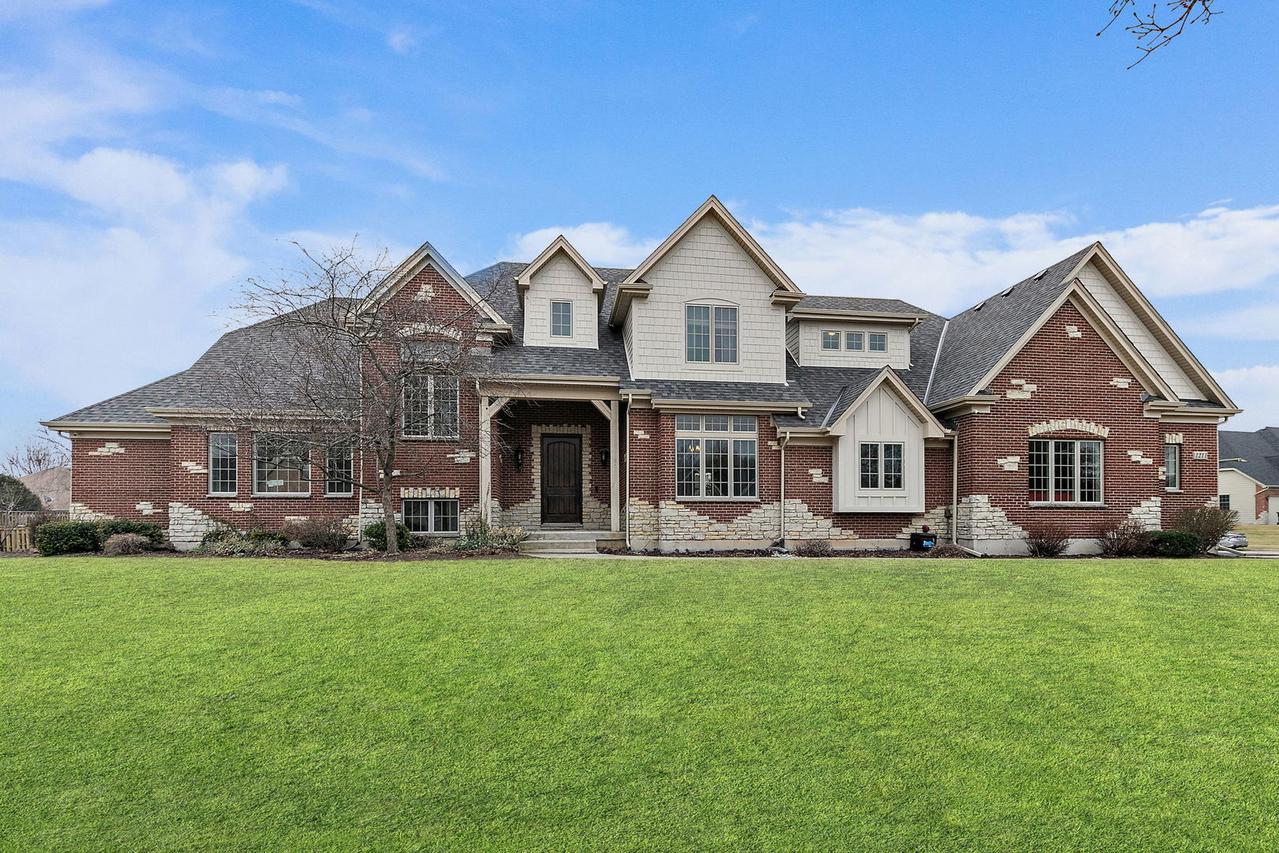 1211 Coyote Tr., Hampshire, IL 60140