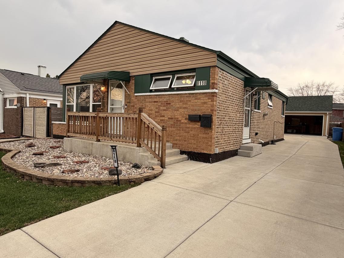 8118 S Kolmar Ave., Chicago, IL 60652