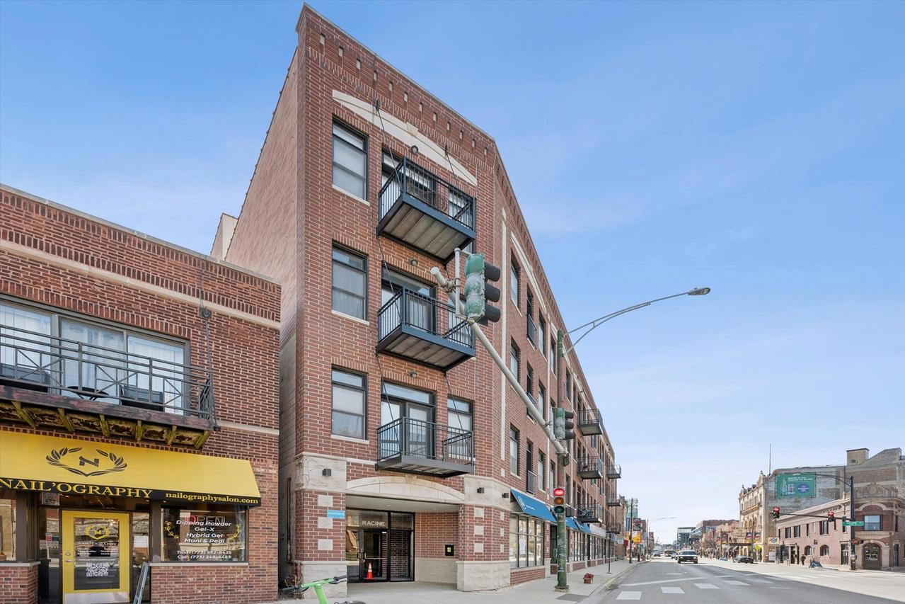 3755 N Racine Ave. #3C, Chicago, IL 60613