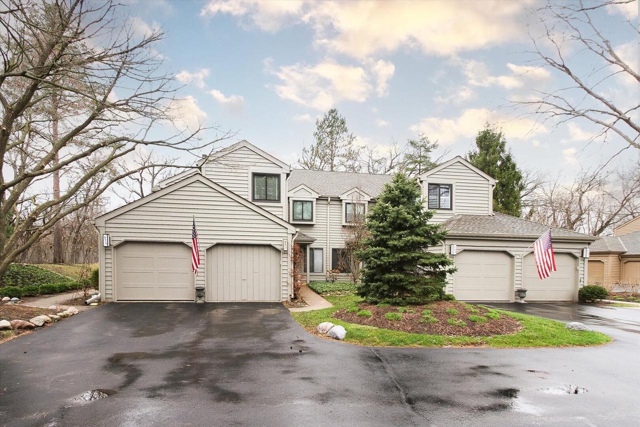 981 Longmeadow Ct. #1030, Lake Barrington, IL 60010