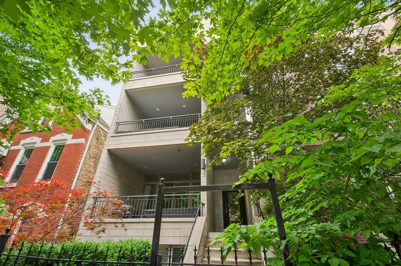 1021 N Wood St. #3, Chicago, IL 60622