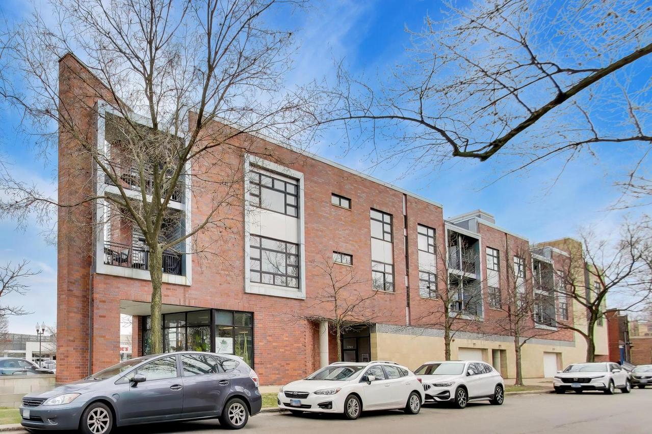 3741 N Wolcott Ave. #13, Chicago, IL 60613