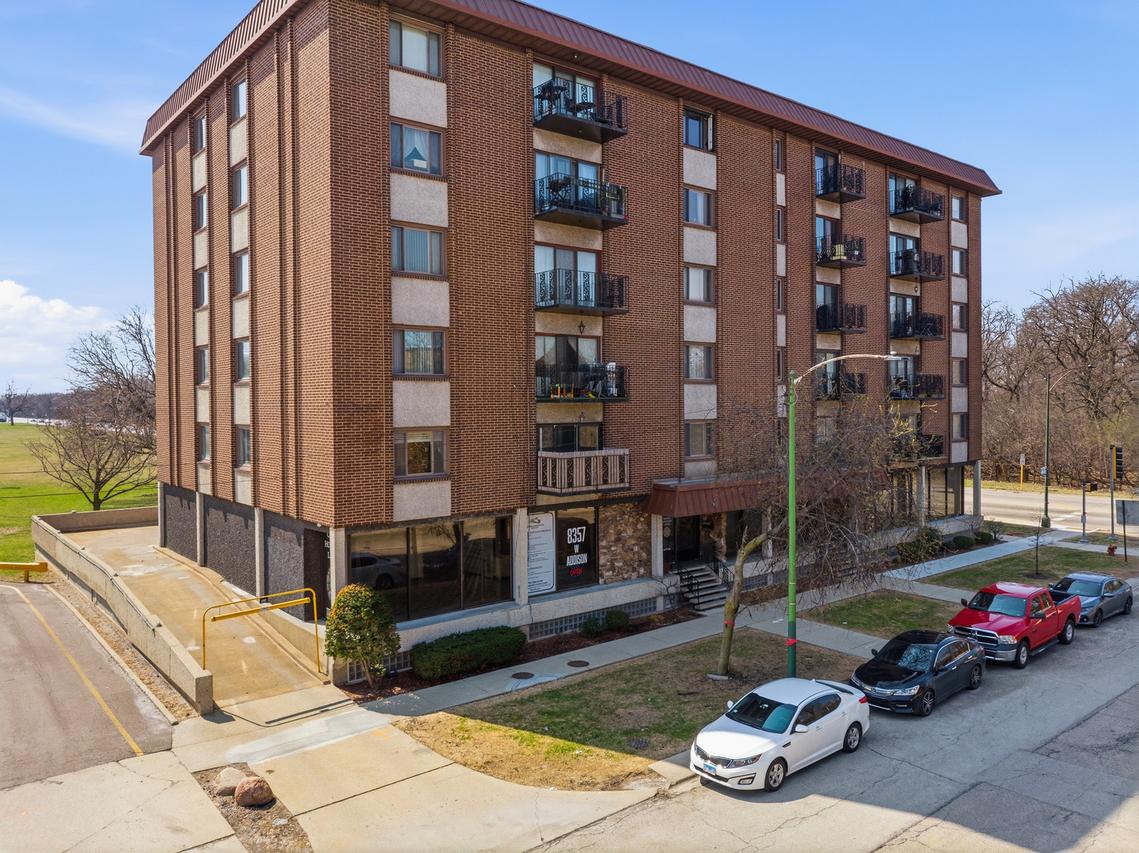 8359 W Addison St. #207, Chicago, IL 60634