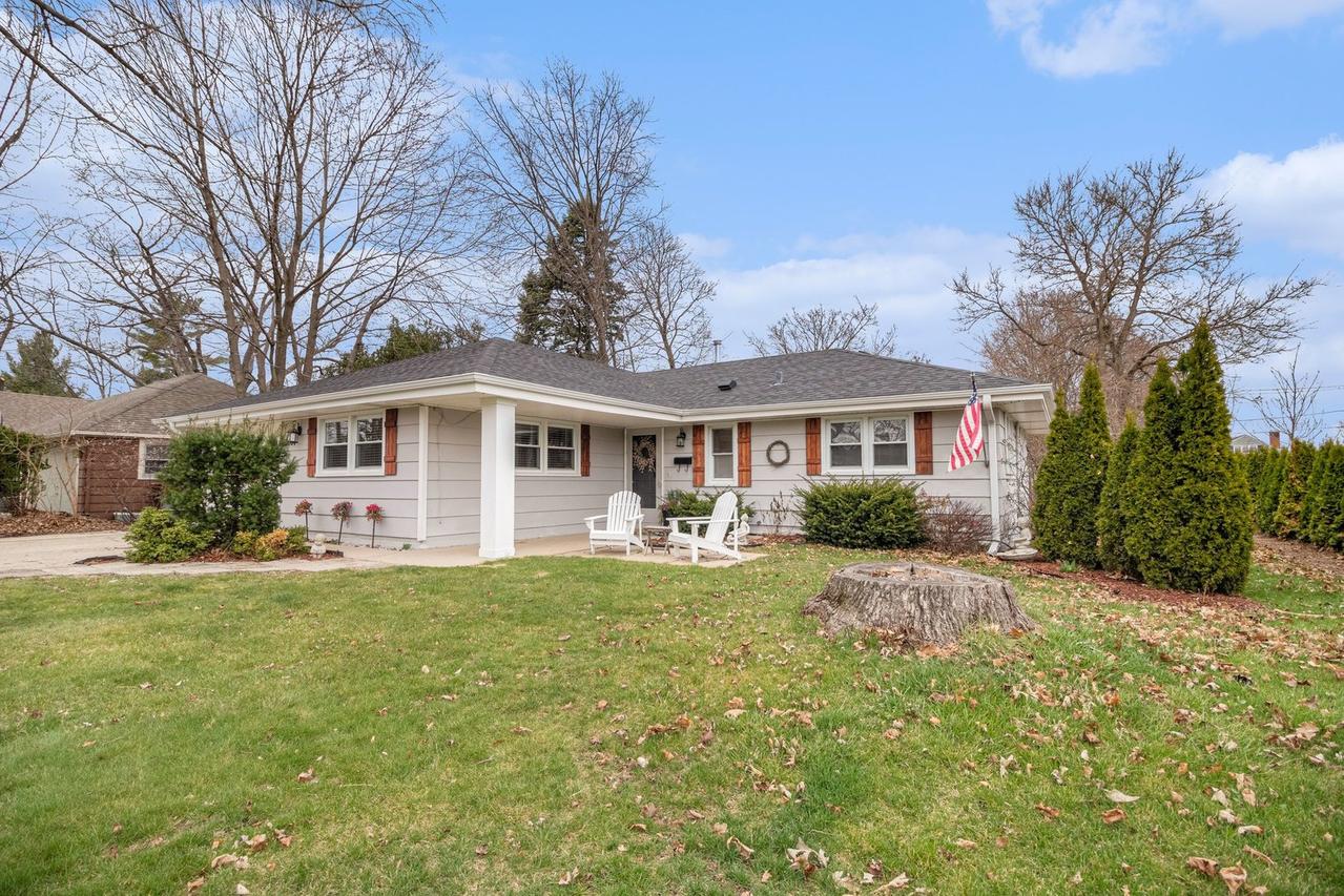 3804 Grove Ave., Mchenry, IL 60050