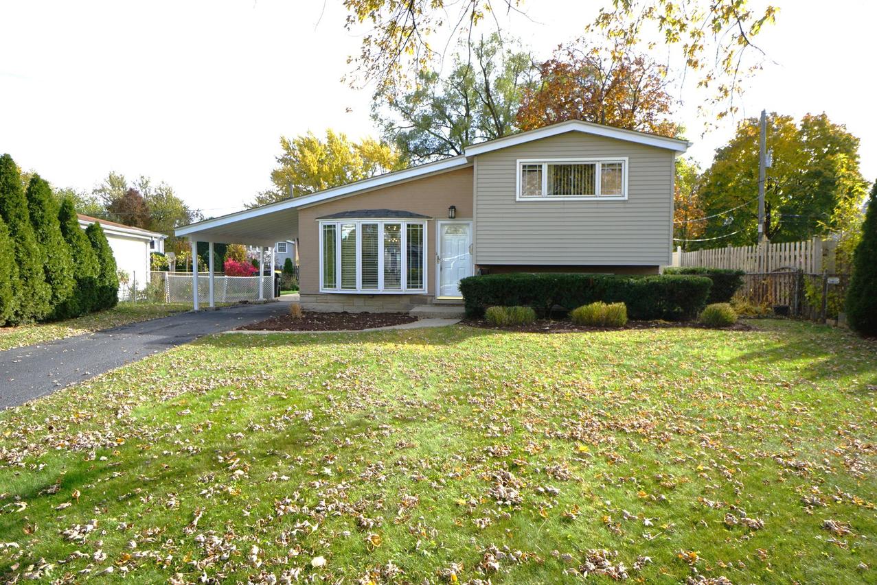 203 Valerie Ct., Glenview, IL 60025