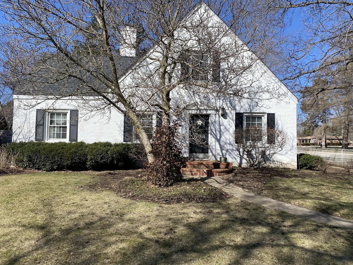 240 S Mchenry Ave., Crystal Lake, IL 60014