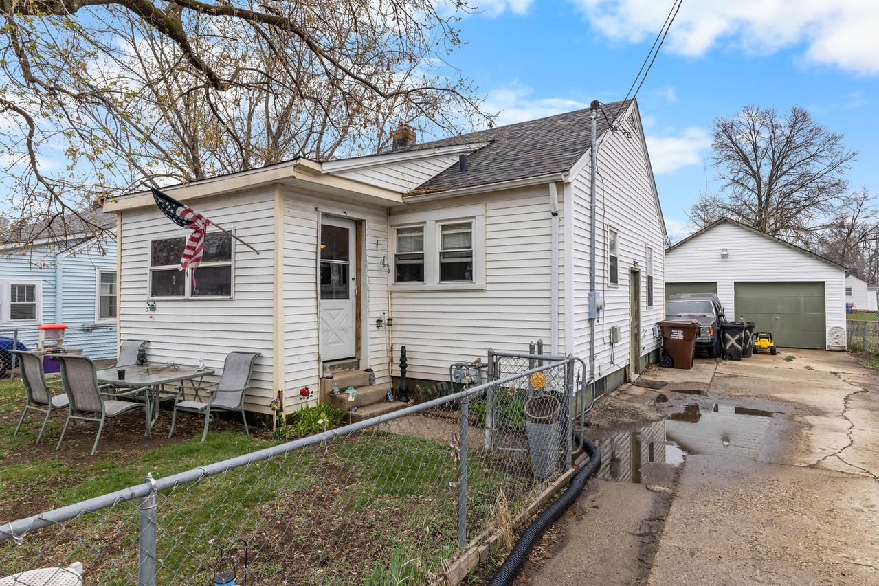 2922 Collins St., Rockford, IL 61109